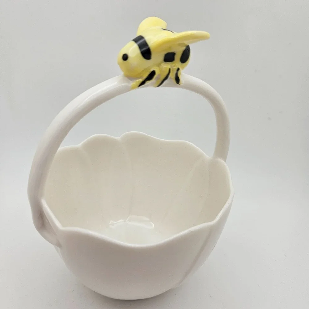 Gracie China Bumble Bee Basket‎ Candy Dish White Ceramic Easter Spring Decor